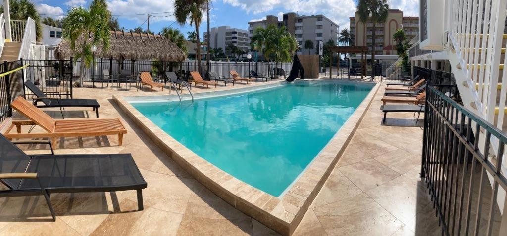 Holiday Isles Resort Madeira Beach Exterior foto