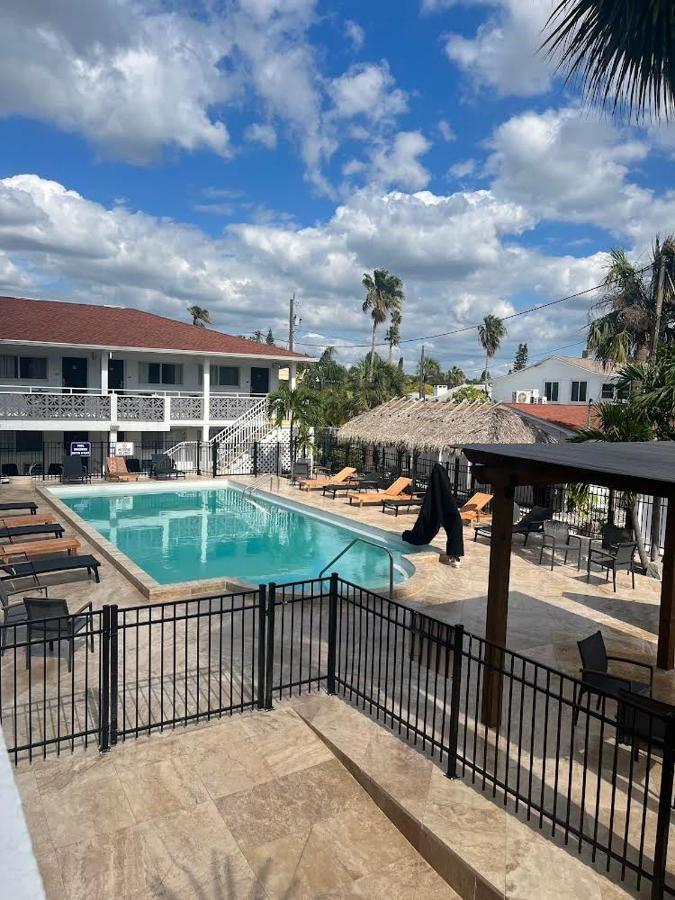 Holiday Isles Resort Madeira Beach Exterior foto