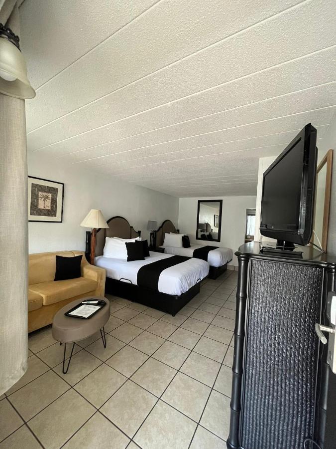 Holiday Isles Resort Madeira Beach Exterior foto